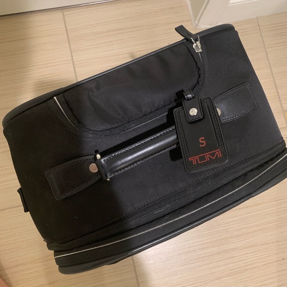Tumi Carry On Luggage - Picture 3 of 8